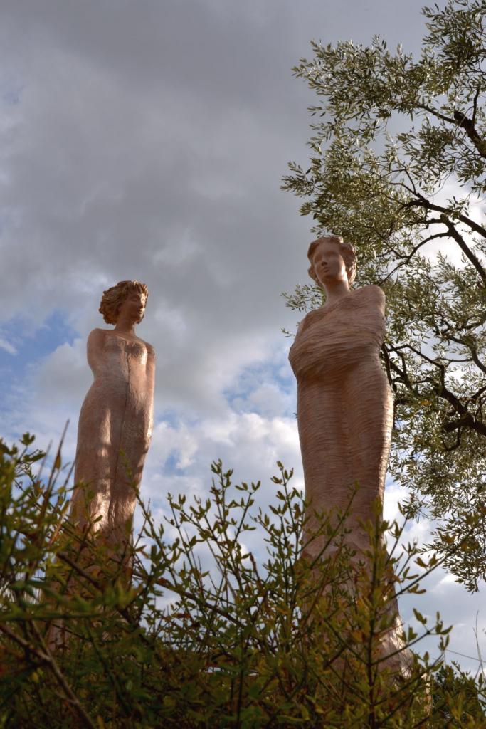 2017 D610 4 635 1 Mirabel-aux-Baronnies sculpture Jean-Philippe Richard
