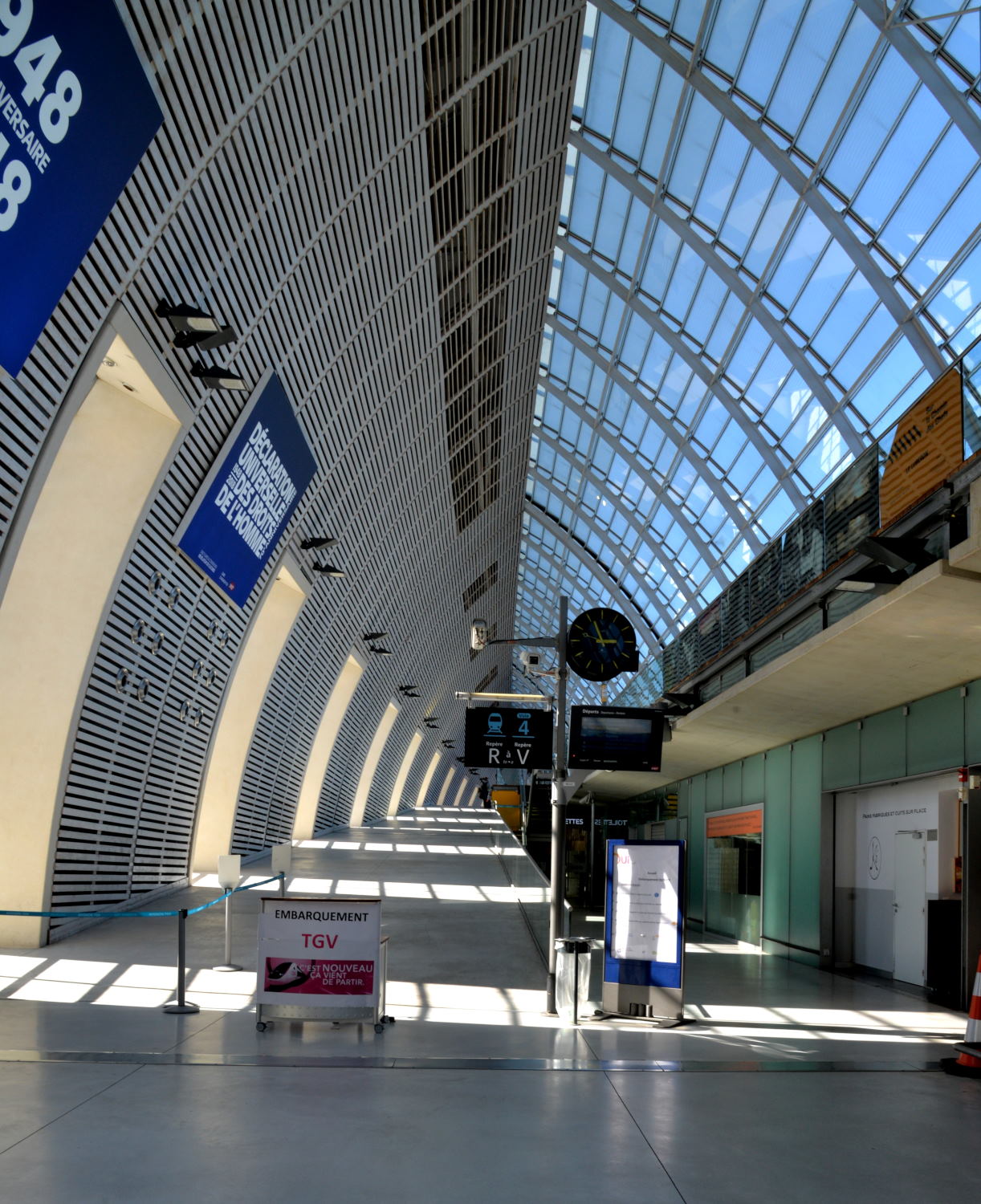 2019 D610 2_023 1 Gare d'Avignon