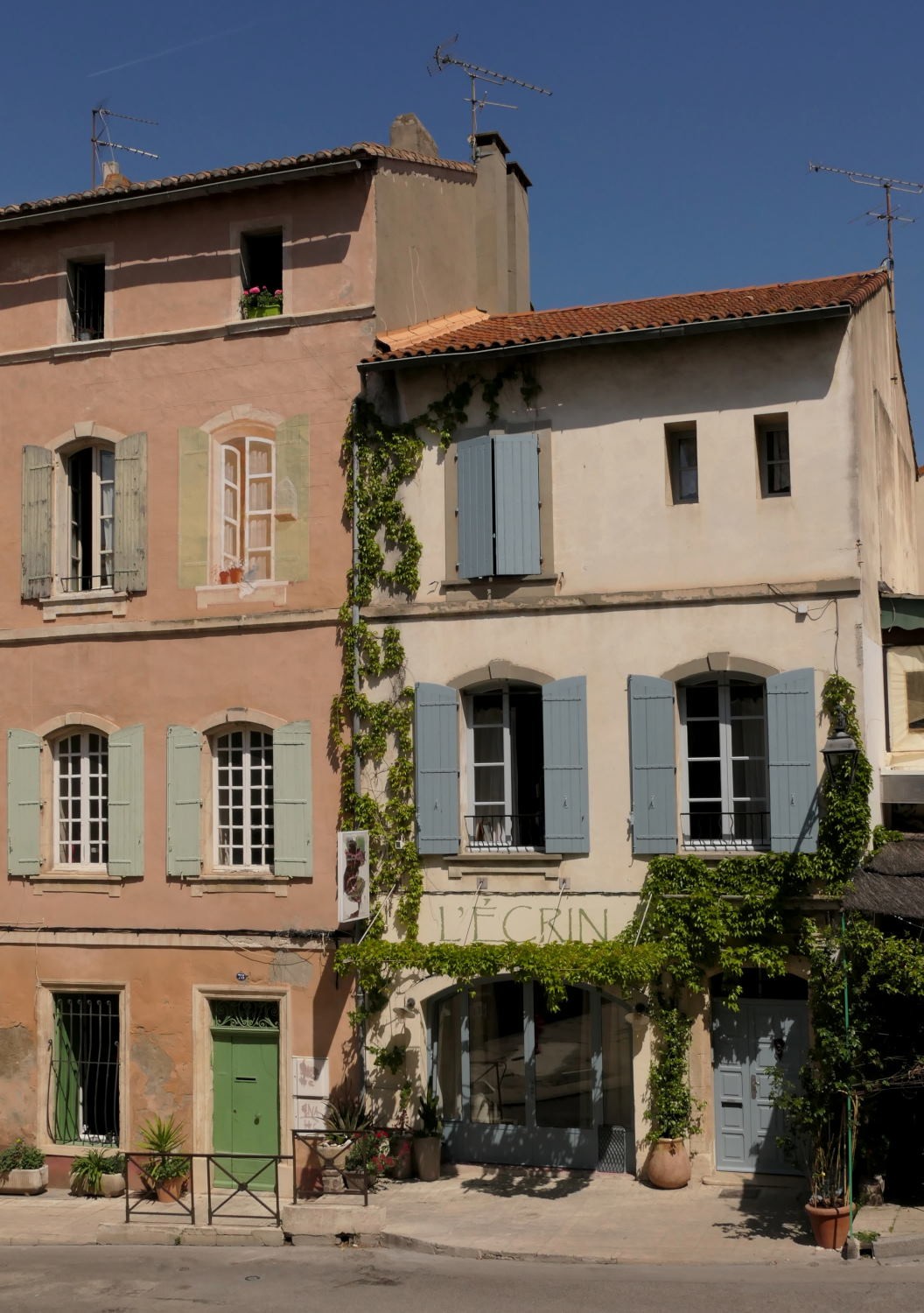 2022 vlux 2 052 1 Arles 2