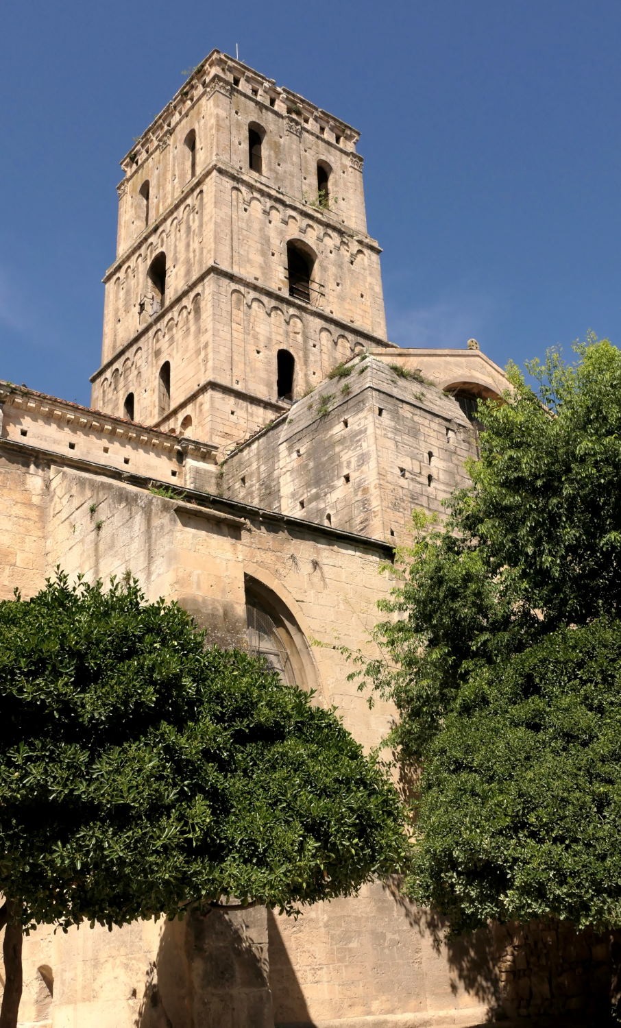 2022 vlux 2 067 1 Arles 2