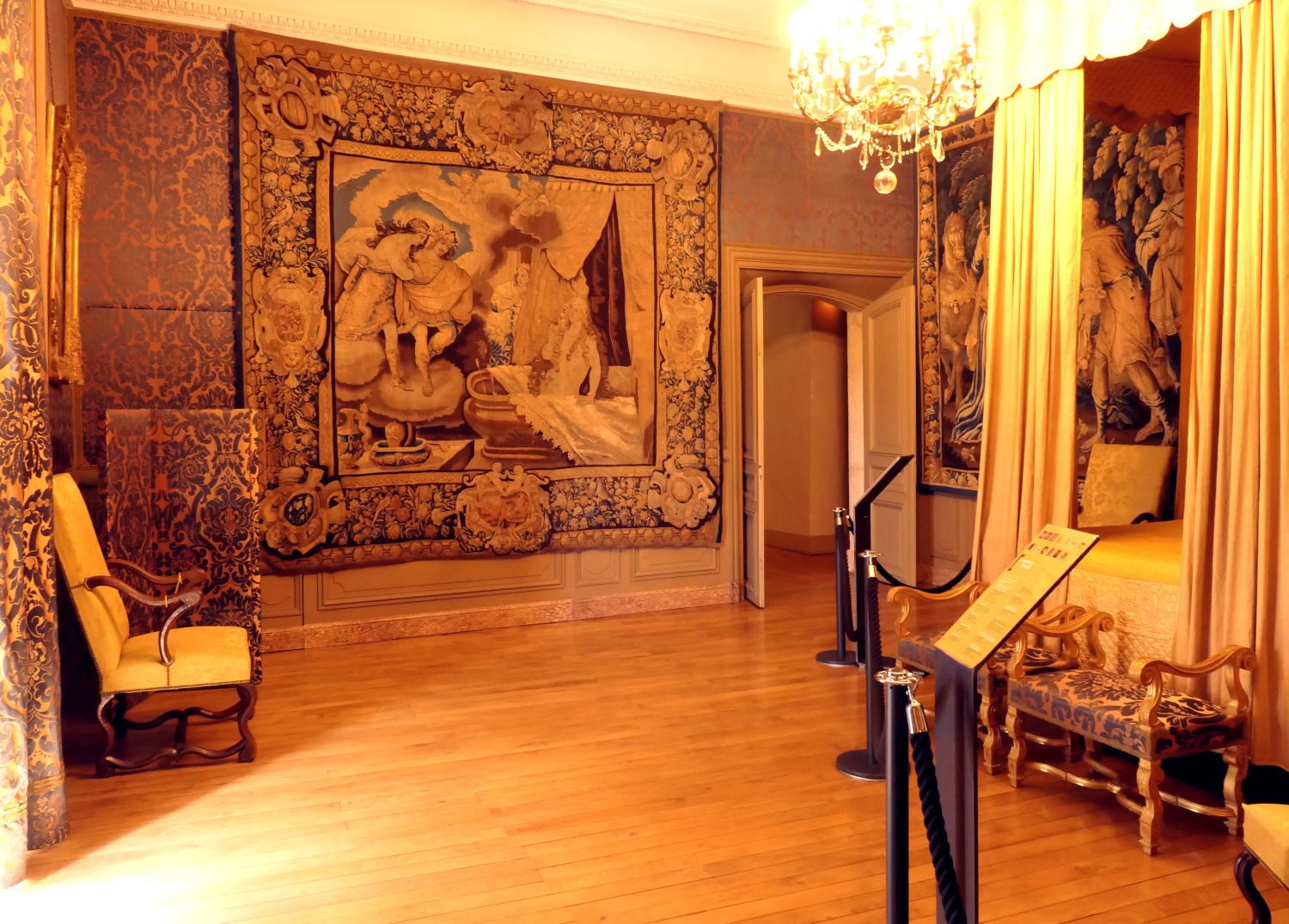 2022 vlux 3 125 1 château de Grignan 