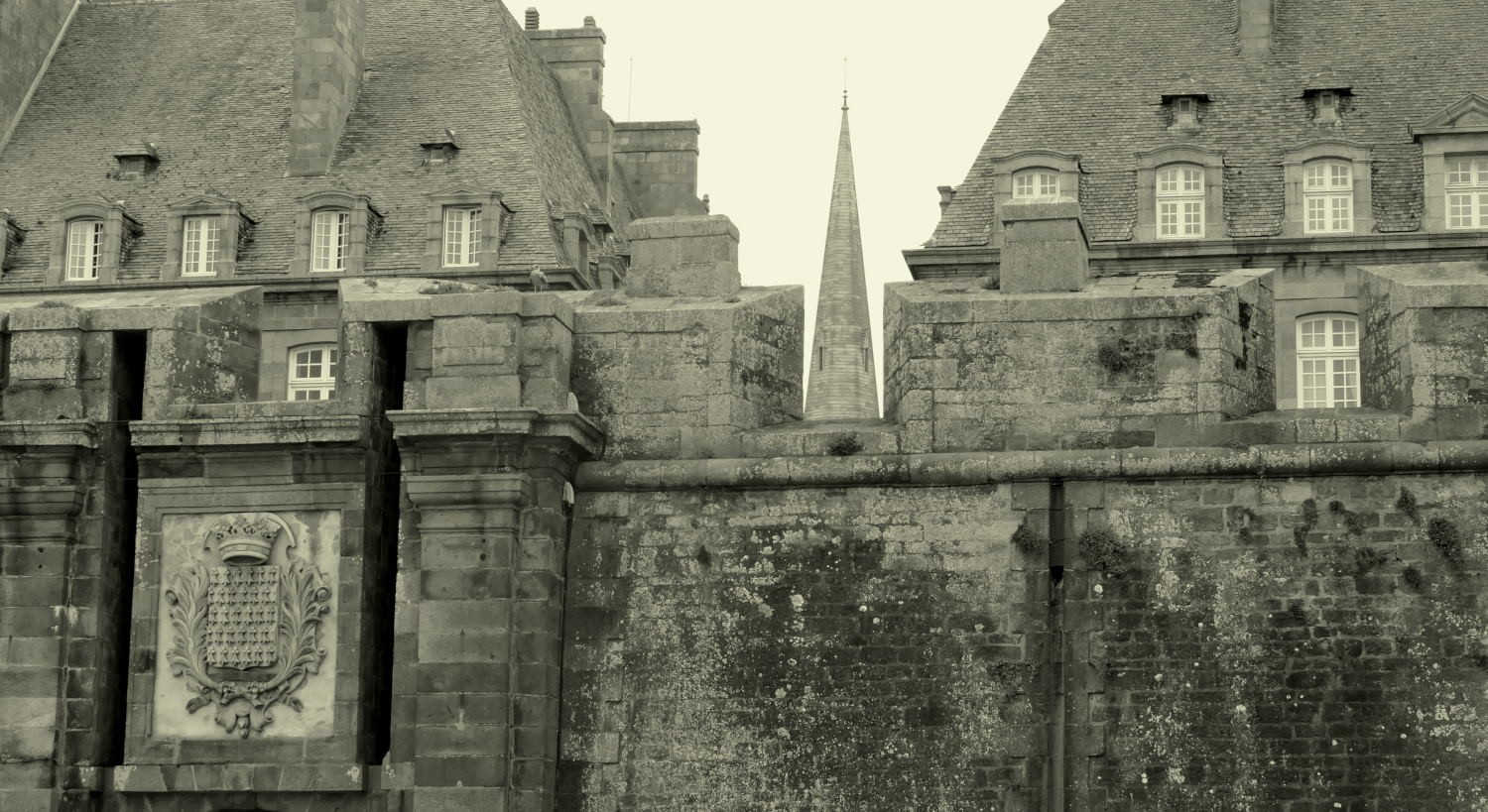 2022 vlux 4 322 1 Saint-Malo