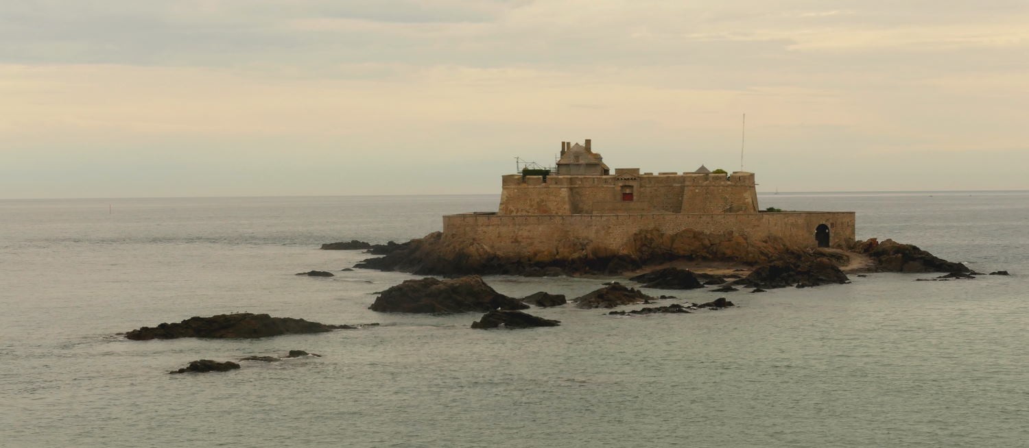2022 vlux 4 326 1 Saint-Malo Fort National 