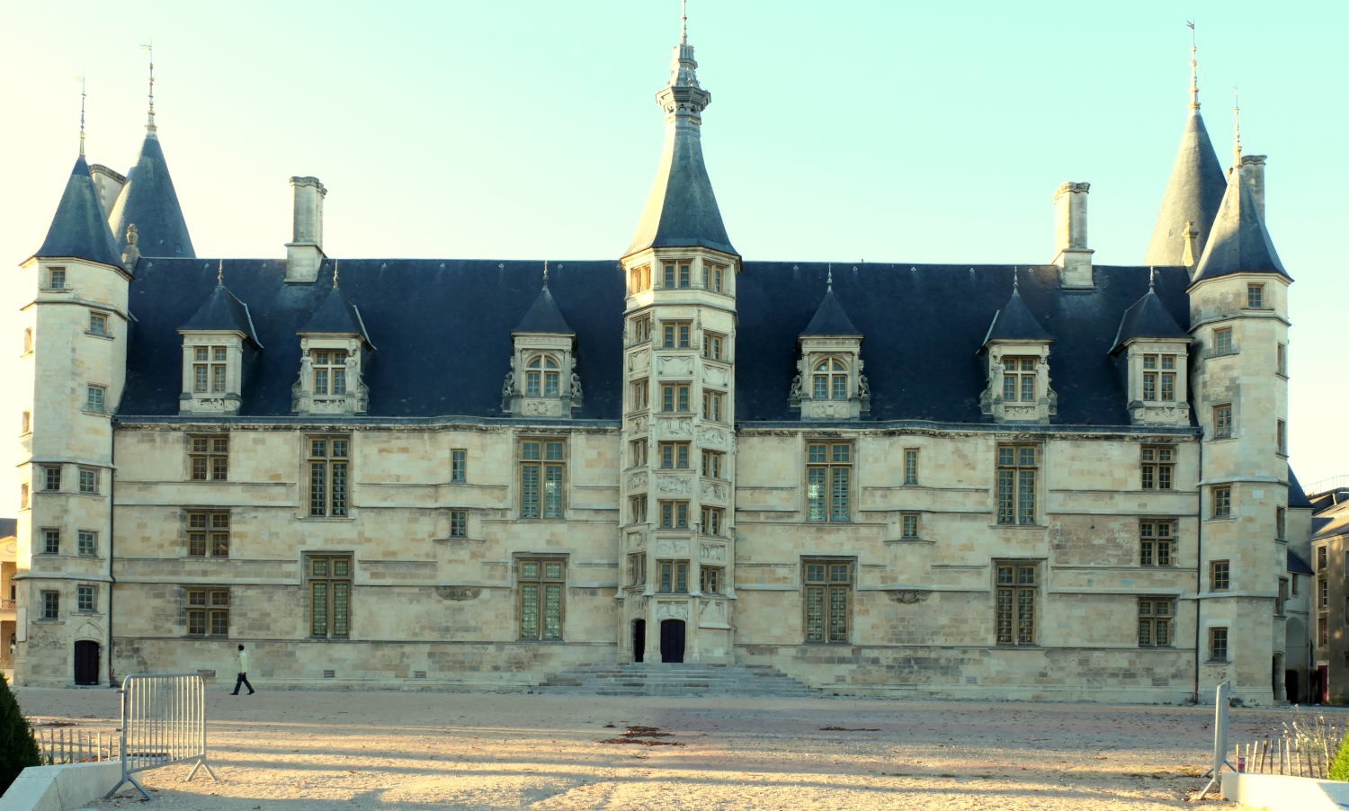 2022 vlux 4 487 1 Nevers 